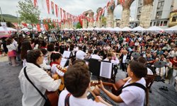 Efes Selçuk’ta 23 Nisan coşkusu: Çocuklar bayramlarını şenlikle kutladı