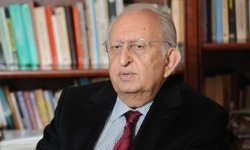 Siyaset dünyasının acı kaybı: Hüsamettin Cindoruk hayatını kaybetti! Hüsamettin Cindoruk kimdir, neden öldü?