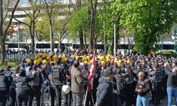 Enerji Bakanlığına yürümek isteyen maden işçilerine polis engeli