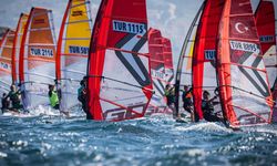 İzmir'de Windsurf Dünya Şampiyonası heyecanı yarın başlıyor: 20 ülkeden 400 sporcu mücadele edecek