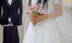 Bayraklı’dan evlenecek çiftlere anlamlı destek: Gelinlik ve damatlık ücretsiz