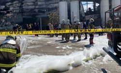Boya fabrikası yangını 2 saatlik müdahaleyle söndürüldü: 1 kişi kayıp