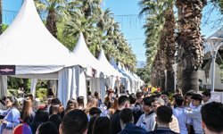 İzmir Kitap Fuarı’na ilgi yoğun: Öğrencilerin buluşma noktası oldu