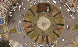 İzmir’in kalbi yeniden attı: 9 Eylül Meydanı baştan aşağı yenilendi