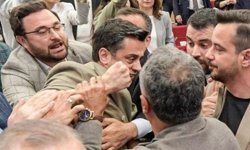 İzmir Büyükşehir Meclisi’nde ikinci arbede: Sinkaflı sözler havada uçuştu