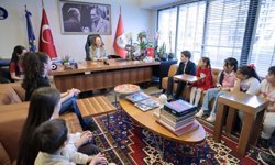 Konak’ta 23 Nisan: Başkan Mutlu koltuğu çocuklara devretti