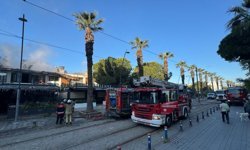 Karşıyaka’da alevler yükseldi: İtfaiyenin hızlı müdahalesi faciayı önledi