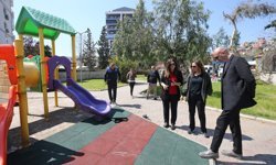 Karşıyaka’nın parklarına modern dokunuş: Başkan Ünsal çalışmaları yerinde inceledi