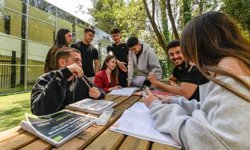 Kültürpark’ın yeni gözdesi: Öğrenciden emekliye… Hasan Ali Yücel Kütüphanesi yoğun ilgi görüyor