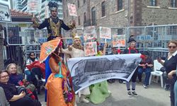 Meslek Fabrikası direnişine sanatçılardan destek: Sahne kostümleriyle geldiler