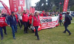 DİSK Genel-İş'ten mitingde güçlü kortej: Meslek Fabrikası halkındır, gasp edilemez!