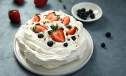 Dışı çıtır içi bulutsu yumuşak: Pavlova nasıl yapılır? Pavlova püf noktaları neler? Pavlova tarifi