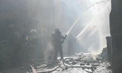 Konak’ta korkutan yangın kontrol altında: Büyük tehlike atlatıldı