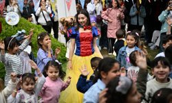 Miniklerin şenlik coşkusu: Sayra ve Çınar’ın adı Bornova’da yaşıyor