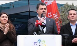 CHP’liler Ataşehir Belediyesi önünde toplandı.. Emre: Ortada yargı yok, talimat var!