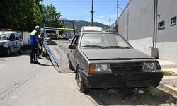 Manisa Büyükşehir Belediyesi atıl ve hurda araçları sokaklardan kaldırıyor