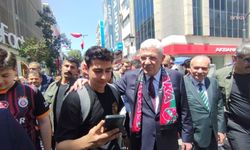 Dervişoğlu’ndan Karşıyaka’da esnaf ziyareti: Sandık mesajı verdi