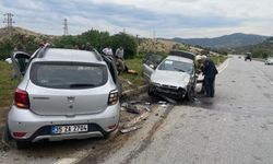 İzmir'de otomobillerin çarpıştığı kazada 2'si çocuk 8 kişi yaralandı