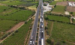 İzmir-Ankara kara yolunun Manisa geçişinde trafik yoğunluğu yaşanıyor
