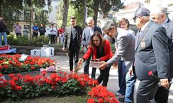 Ata Evi'nden Ana'nın kabrine toprak getirildi