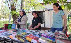 Buca’da kitap takası başladı: Mahalleler kütüphaneye dönüşüyor