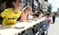 Çocuklar kıyasıya yarıştı... Çiğli'de yıl sonu şenliği