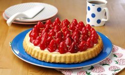 Pastane lezzetini aratmıyor: Deneyen herkesin bayıldığı Çilekli Tart tarifi!