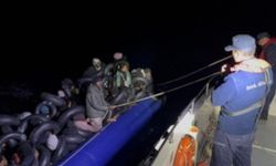 İzmir açıklarında bottan alınan 39 göçmen İl Göç İdaresi Müdürlüğü'ne gönderildi