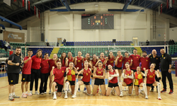 Göztepe'de voleybol altyapı takımları Türkiye şampiyonası bileti aldı
