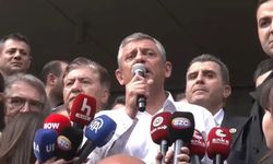 CHP Genel Merkezi'nde gergin anlar: Polis müdahale etti, Özgür Özel, binadan ayrıldı