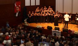 İZSİAD Türk Sanat Müziği Kadın Korosu’ndan vefa konseri