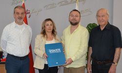 İz Bırakan Manşetler ilk önce Cemiyet Başkanına hediye edildi