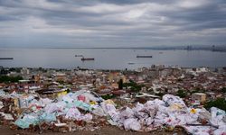 İzmir’de deniz manzaralı alan çöplüğe döndü: Tepki büyüyor