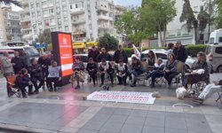 Karşıyaka Belediyesi’nde işçilerin gece nöbeti başladı