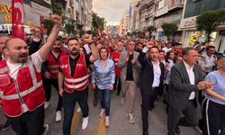 CHP’ye polis baskını Manisa’da protesto edildi: Didem Özel de eyleme katıldı!