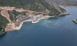 İnşaat yasağına rağmen sürüyor: Marmaris'te iş makineleriyle deniz tabanına müdahale edildi