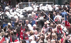 İzmir’de miting gerginliği: 2 kişi gözaltına alındı