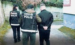 İzmir'de zehir tacirlerine operasyon: 10 bin 854 sentetik ecza hapı ele geçirildi