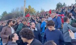 Ege Üniversitesi'ndeki palalı saldırı ODTÜ'yle karıştırıldı: Hastane önünde polis müdahalesine maruz kalmışlardı