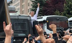 Özgür Özel'den müdahale sitemi: Yağmur altında biber gazından arındık!