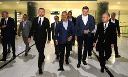 Özgür Özel İzmir'de: Yarın 5 noktada açılışlarda olacak
