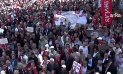 CHP’de ikinci bayramlaşma: Özel’in destekçileri Güvenpark’ta