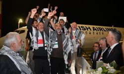 İsrail'in alıkoyduğu Sumud Filosu aktivistleri Türkiye'ye getirildi