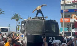 Özel'in İzmir mitinginde TOMA'nın üzerine çıkan yurttaş tutuklandı