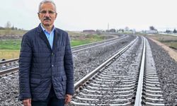 Uraloğlu’ndan YHT açıklaması: Ankara ve İstanbul’a 2 saat 15 dakika