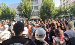 İzmir’de Onur Yürüyüşü'nde gözaltına alınanlar serbest bırakıldı