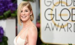 Rosamund Pike'tan tiyatroda telefon sitemi: Seyirci ile sahne arasındaki bağ kopuyor!