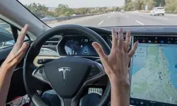 Tesla’nın oto pilotu yolu şaşırdı: Eve dalan araç 1 kişinin ölümüne sebep oldu!