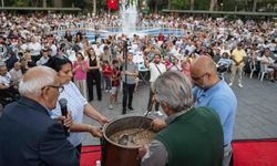 Bornova’da 3 bin 500 kişilik aşure dağıtıldı