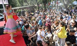 Bornova’da çocuklar yazın gelişini kutladı